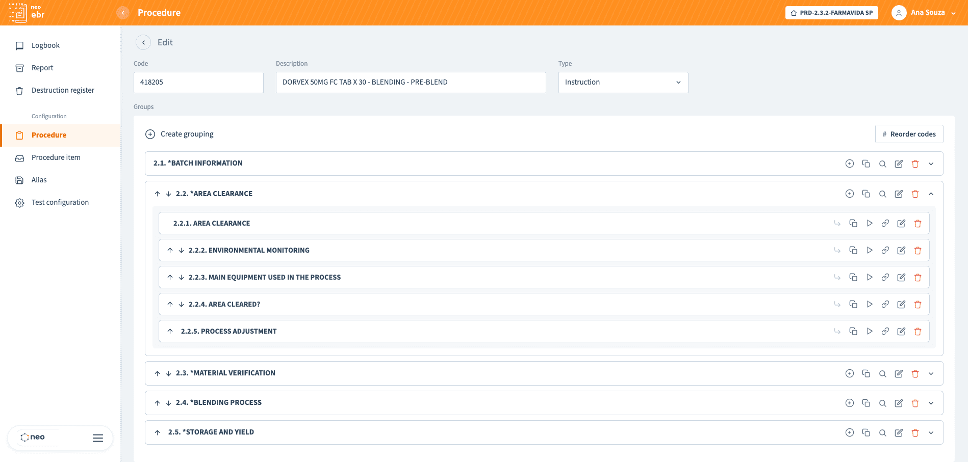 Editor de procedimiento de NEO EBR mostrando un registro maestro en etapas — información del lote, liberación de área, verificación de material, mezcla, almacenamiento y rendimiento — con pasos anidados