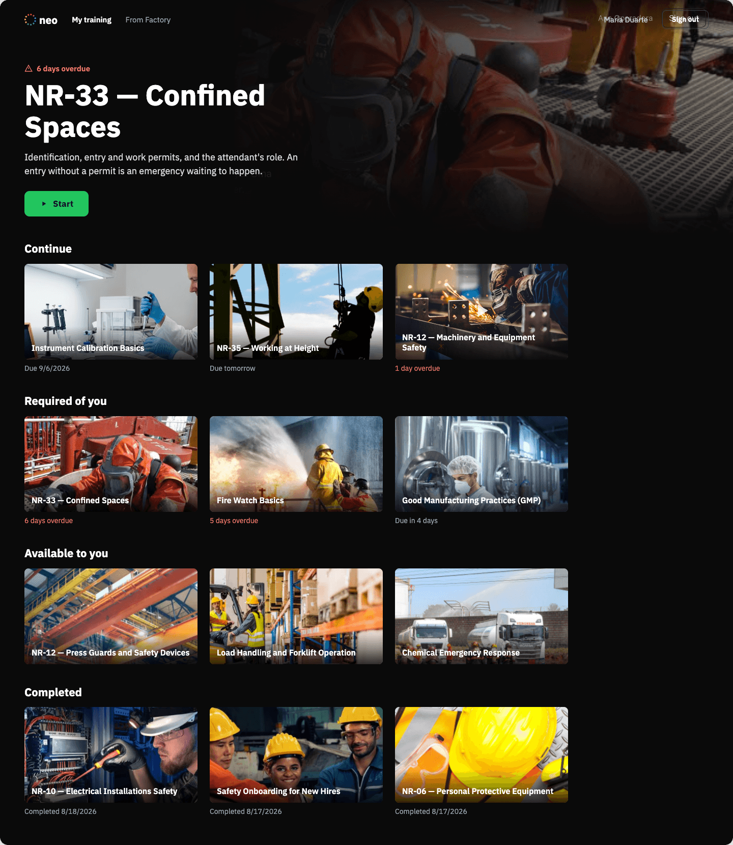 La página del propio alumno en NEO LMS: la formación más urgente destacada y, debajo, los estantes Continuar, Exigidos de usted, Disponibles para usted y Completados, con todos los plazos explícitos y los vencidos en rojo